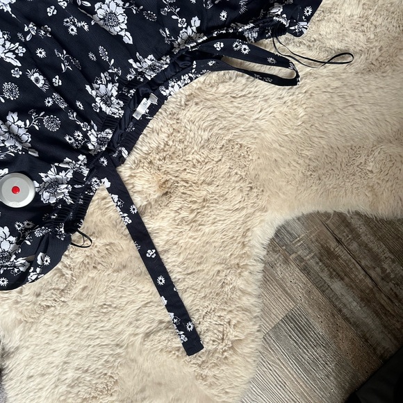 Beautiful ladies 3/4 length romper. - Picture 2 of 4